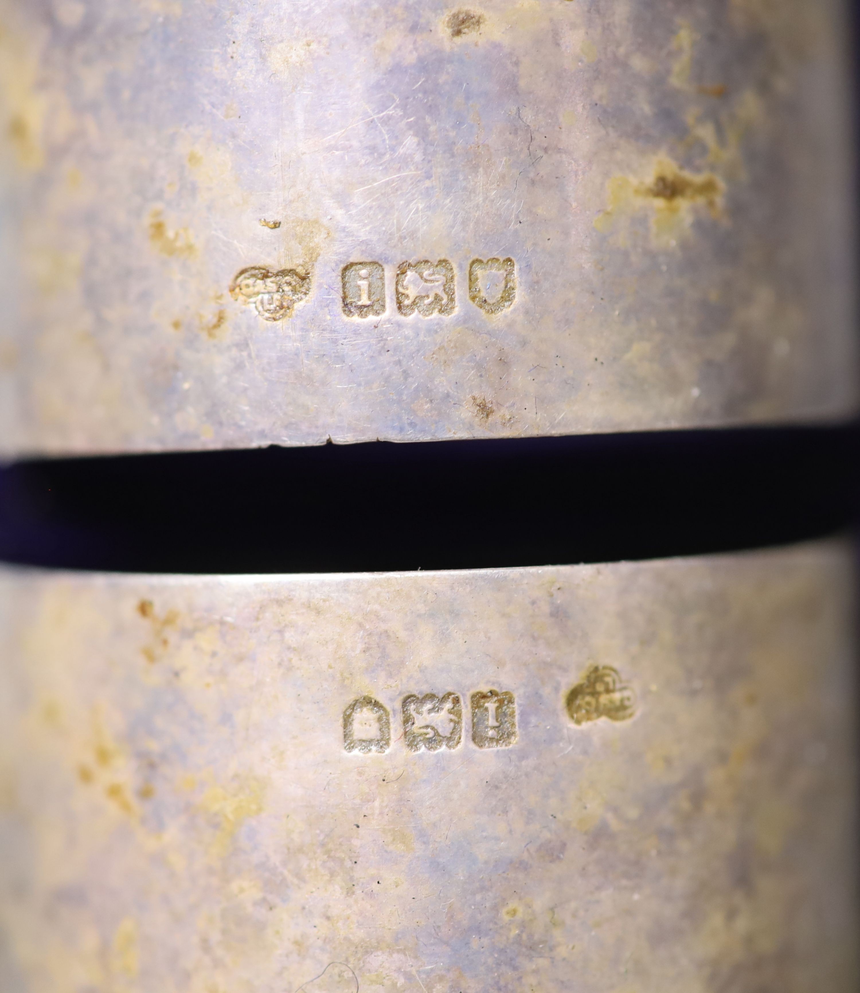 A cased pair of Edwardian silver napkin rings, Goldsmiths & Silversmiths Co Ltd, London, 1904.